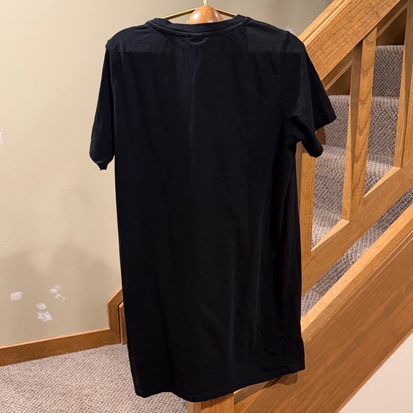 H&M Black Short-Sleeve Tee Dress — Classic Crew Neck - Picture 3 of 3
